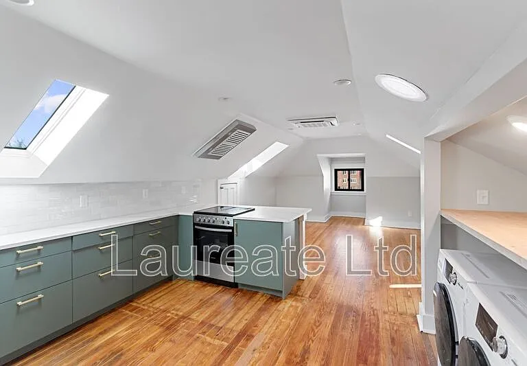 1430 N Marion St #6 — Photo 2