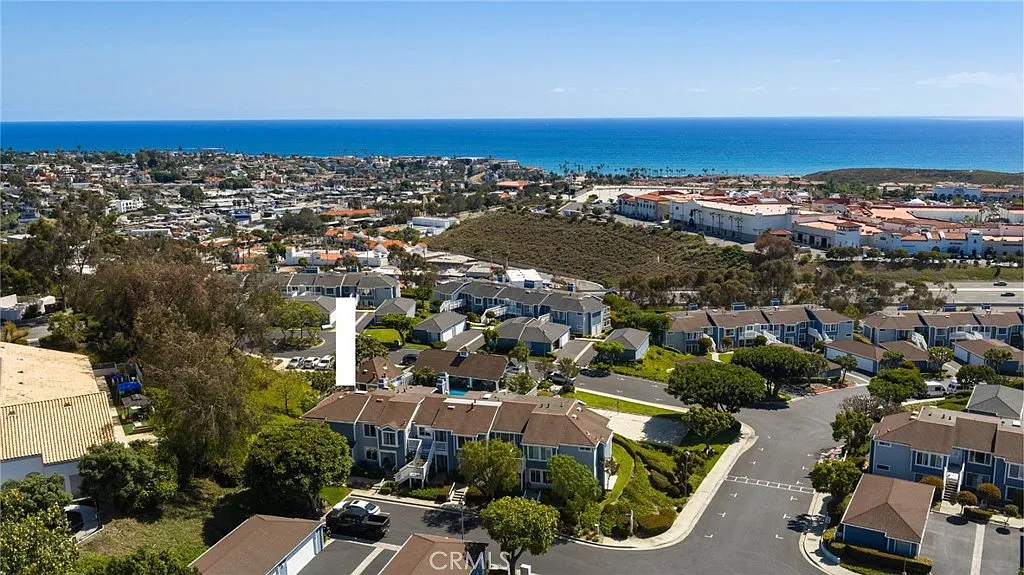 2 bed, 1.5 bath, 1208 sqft, $5,500 — Photo 2
