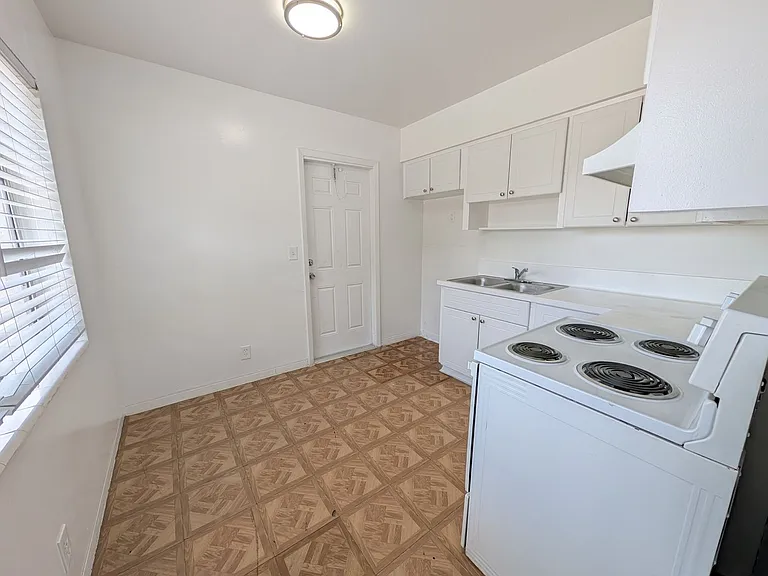 2111 Roosevelt St — Photo 5