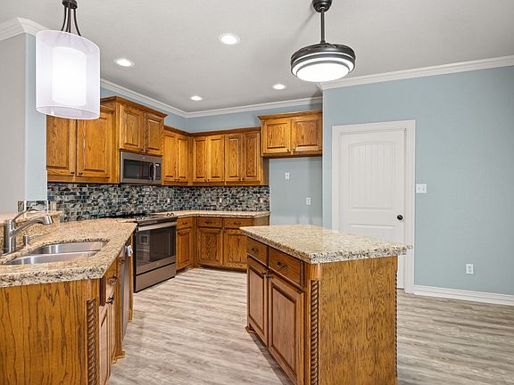 3rd image of 304 Jade Ln