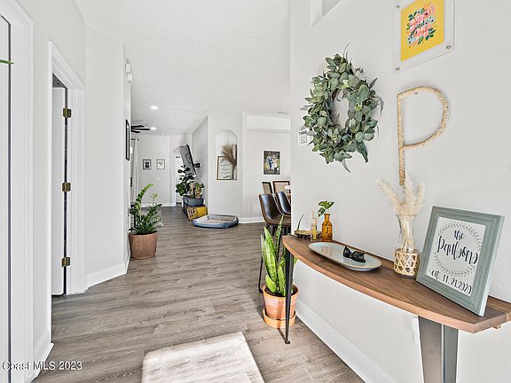 5th image of 362 Waterside Cir