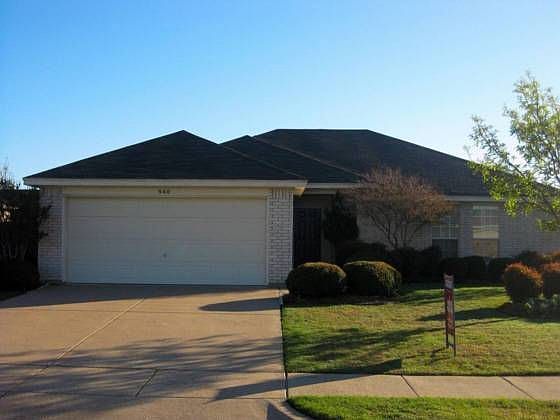 1st image of 940 Carlin Ln