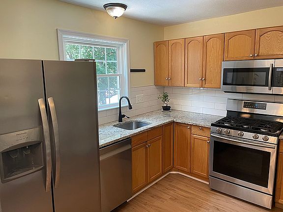 5th image of 14861 Leicester Ct