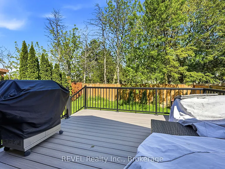 39 Pierpoint Dr — Photo 25