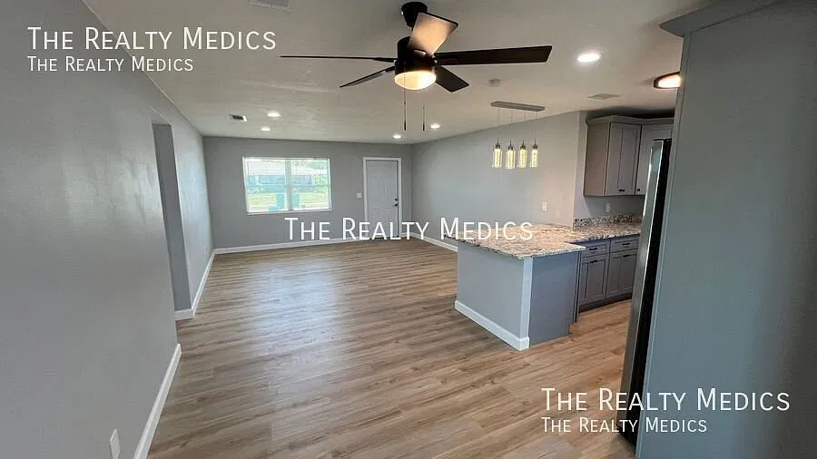 Stunning 3 Bedroom And 2 Bath Pet Friendly Home In Melbourne! — Photo 2