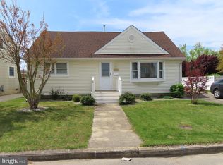 324 W 7th St, Ship Bottom, NJ 08008