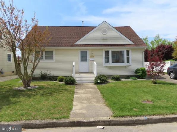 324 W 7th St, Ship Bottom, NJ 08008