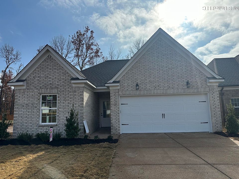 1st image of 391 Country Garden Dr