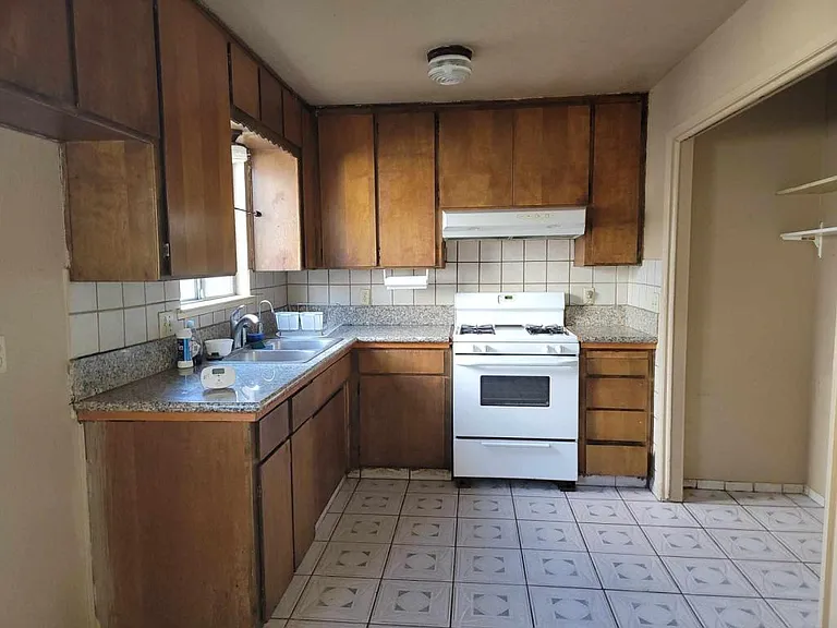 5328 Clark St — Photo 2