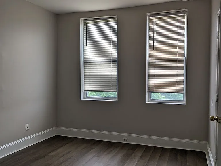 2227 Linden Ave — Photo 12