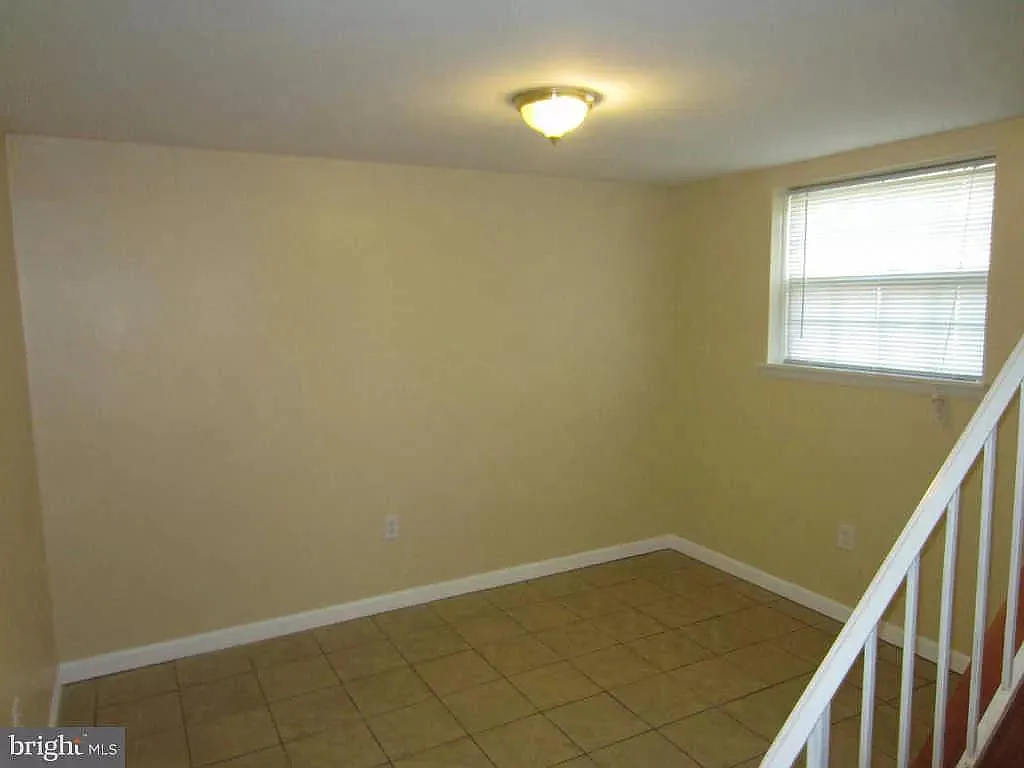 14661 Cloverdale Rd — Photo 3