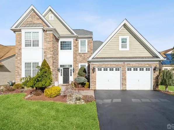 30 Troon Ct, Monroe Township, NJ 08831