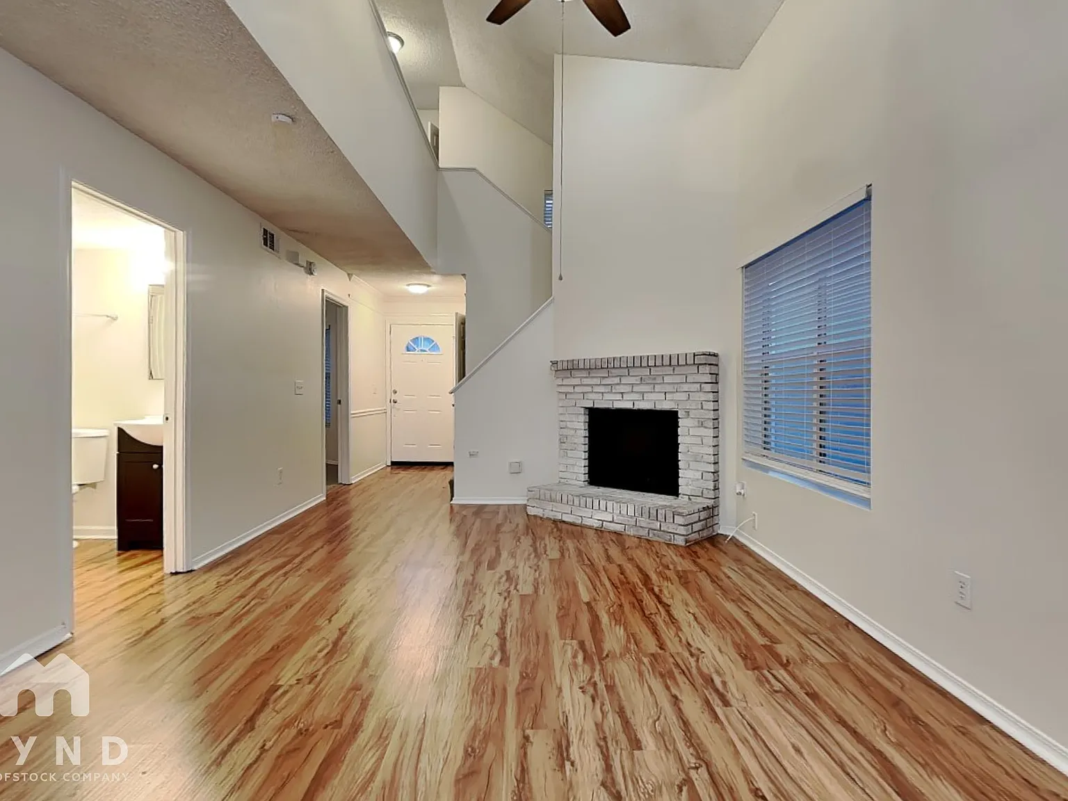 3 bed, 2.0 bath, 1358 sqft, $1,699 — Photo 2
