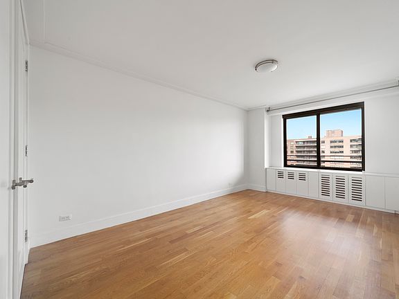 4th image of 382 Central Park W APT 17K