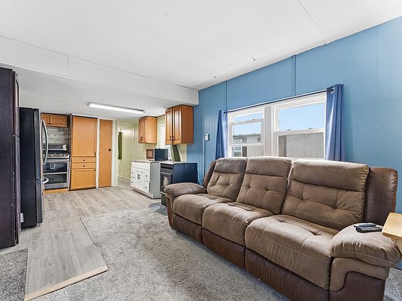 3rd image of 868 Southampton Rd #18