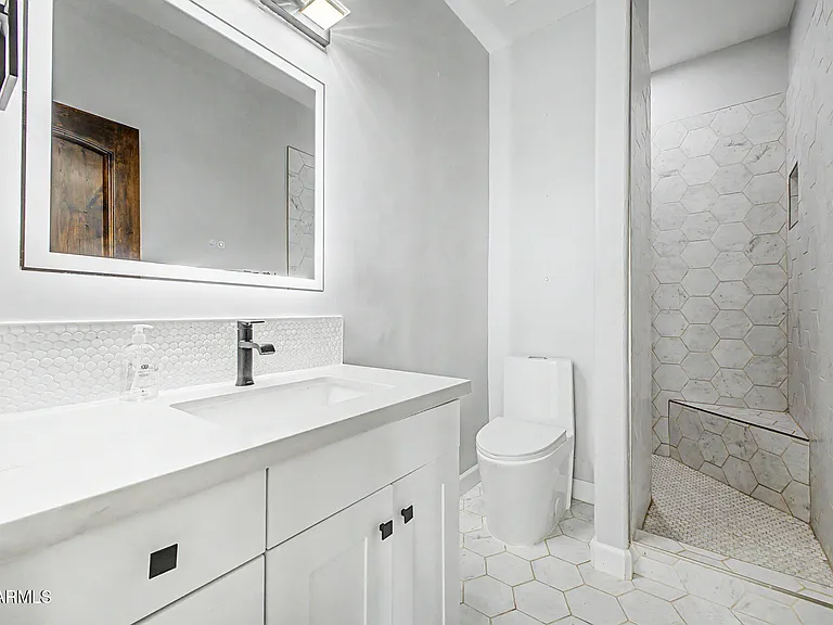 2311 E Colter St — Photo 47