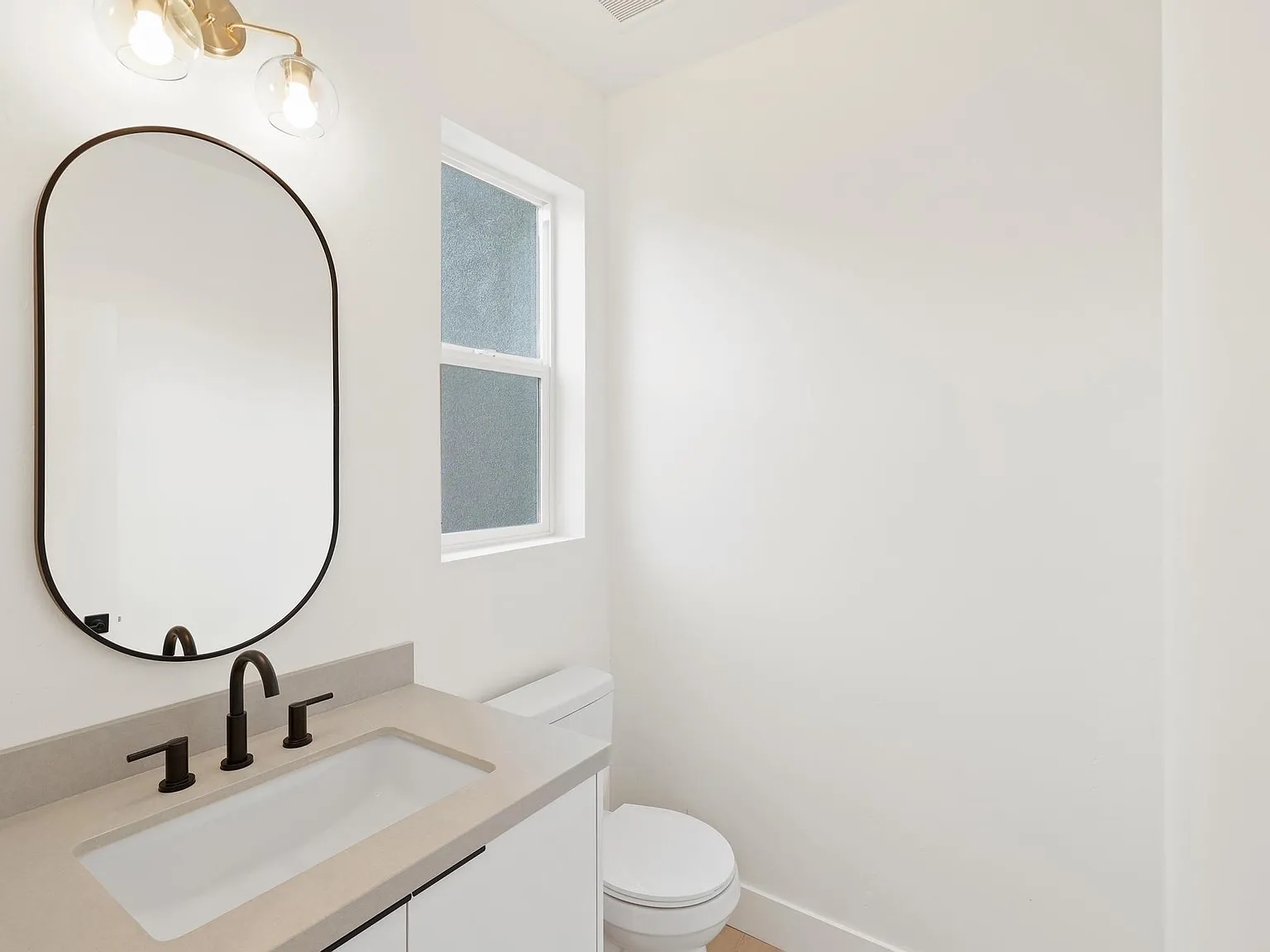 4 bed, 3.5 bath, 2383 sqft, $3,850 — Photo 4