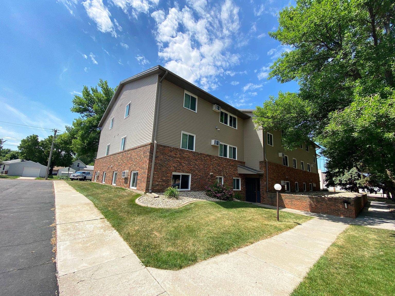 701 & 703 E 8th Ave #306, Mitchell, SD 57301 | Zillow