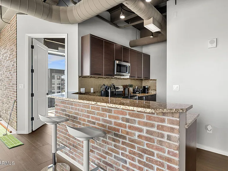 1 E Lexington Ave #503 — Photo 9