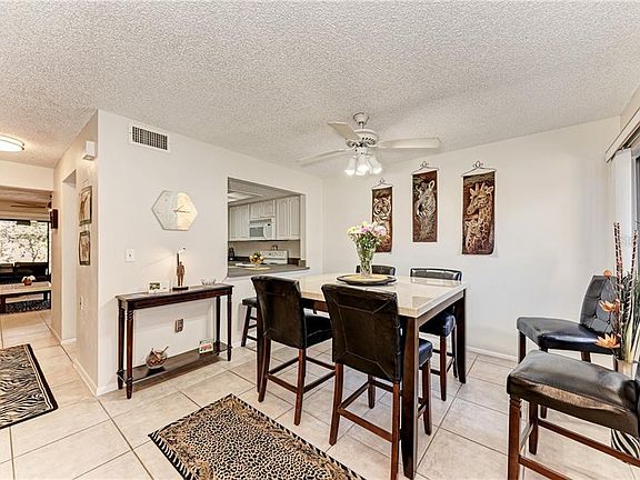 2nd image of 984 Sunridge Dr