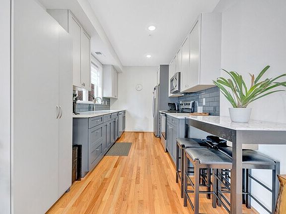 5th image of 1416 22nd St SE #2