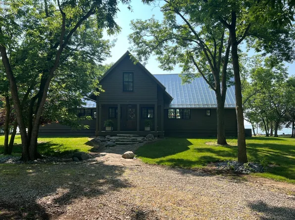 7 Long Point Rd, Kelleys Island, OH 43438