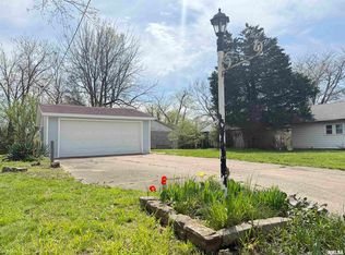 917 E College St, Marion, IL 62959