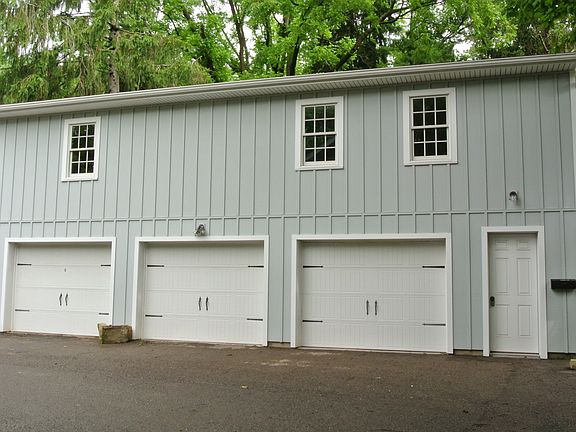 4th image of 224 E College St APT C