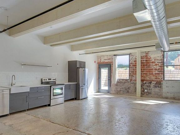 5th image of 202 Bradley St