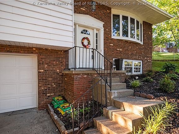 3rd image of 1109 Shamrock Rd