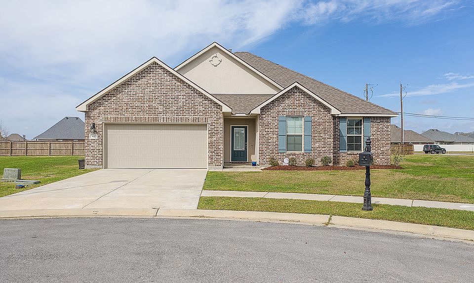 1st image of 102 Voiliere Dr