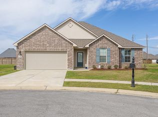 102 Voiliere Dr, Youngsville, LA 70592