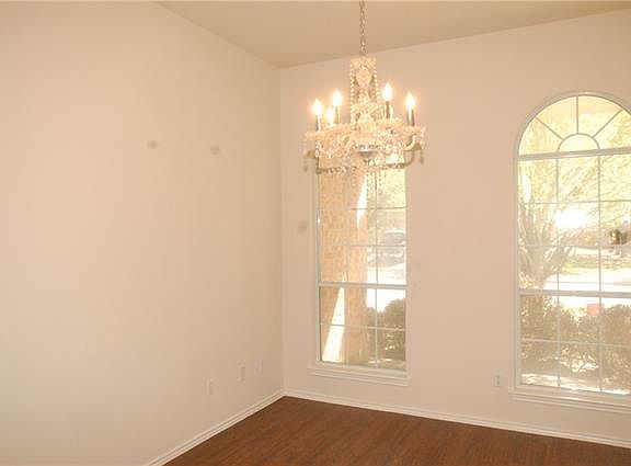 4th image of 238 Clarence Ct