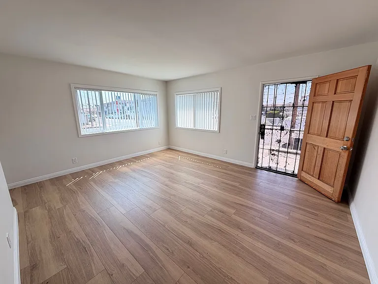 1845 S Grand Ave #1 — Photo 3