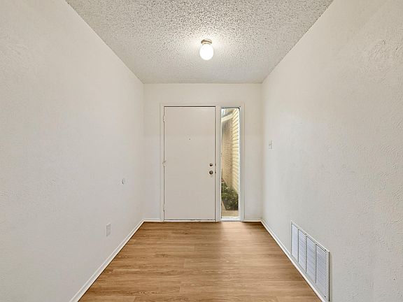 5th image of 2411 Roehampton Dr