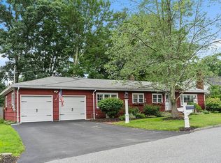 11 Charles St, Salem, NH 03079