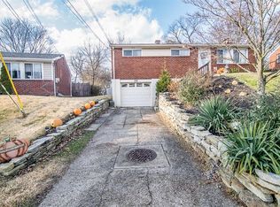 105 Wynnecliffe Dr, Carnegie, PA 15106