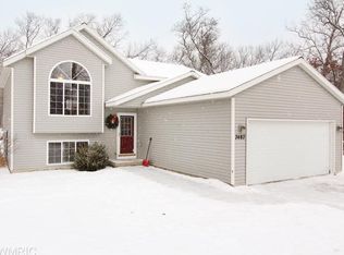 7487 Maple Ridge Ct, Howard City, MI 49329