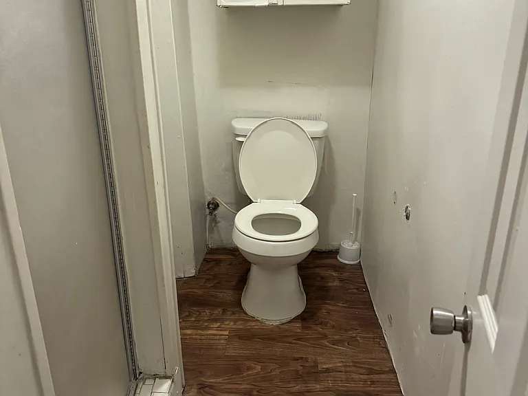 521 Randolph Dr — Photo 2