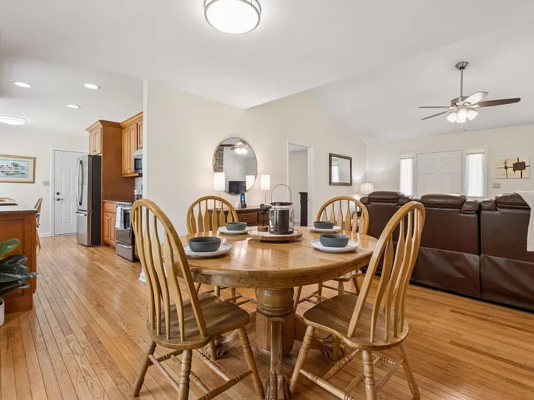 504 Riverview Dr — Photo 16
