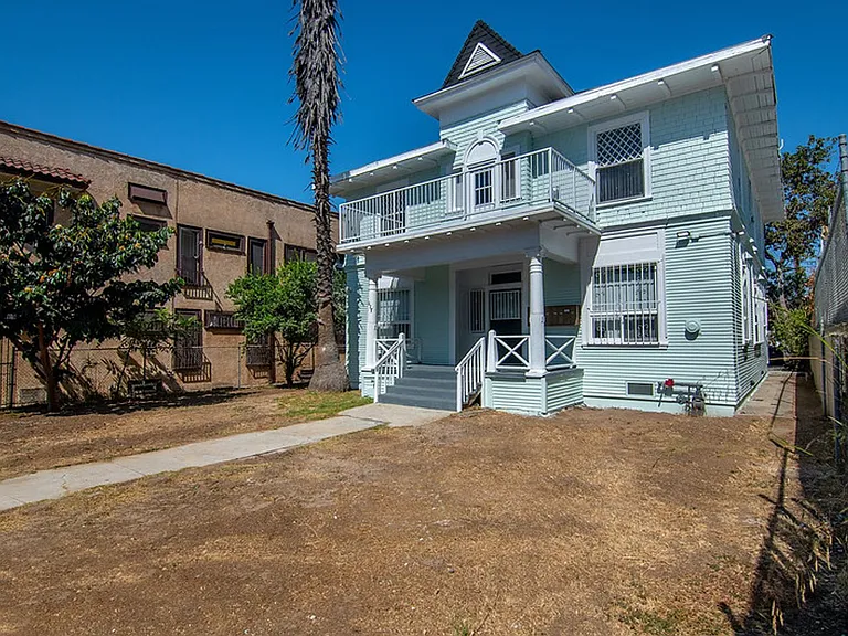 1017 S Burlington Ave — Photo 32