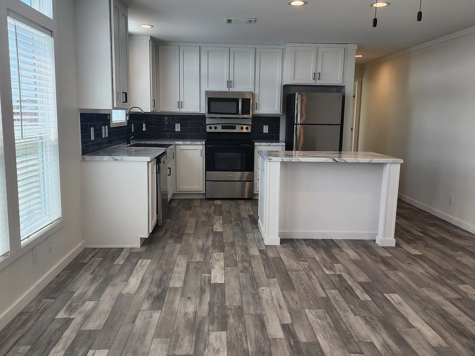 3 bed, 1140 sqft, $1,720 — Photo 3