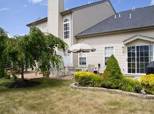 302 Summerhill Ct, Warminster, PA 18974