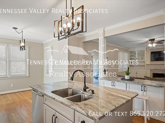 5th image of 821 Foxfield Ln