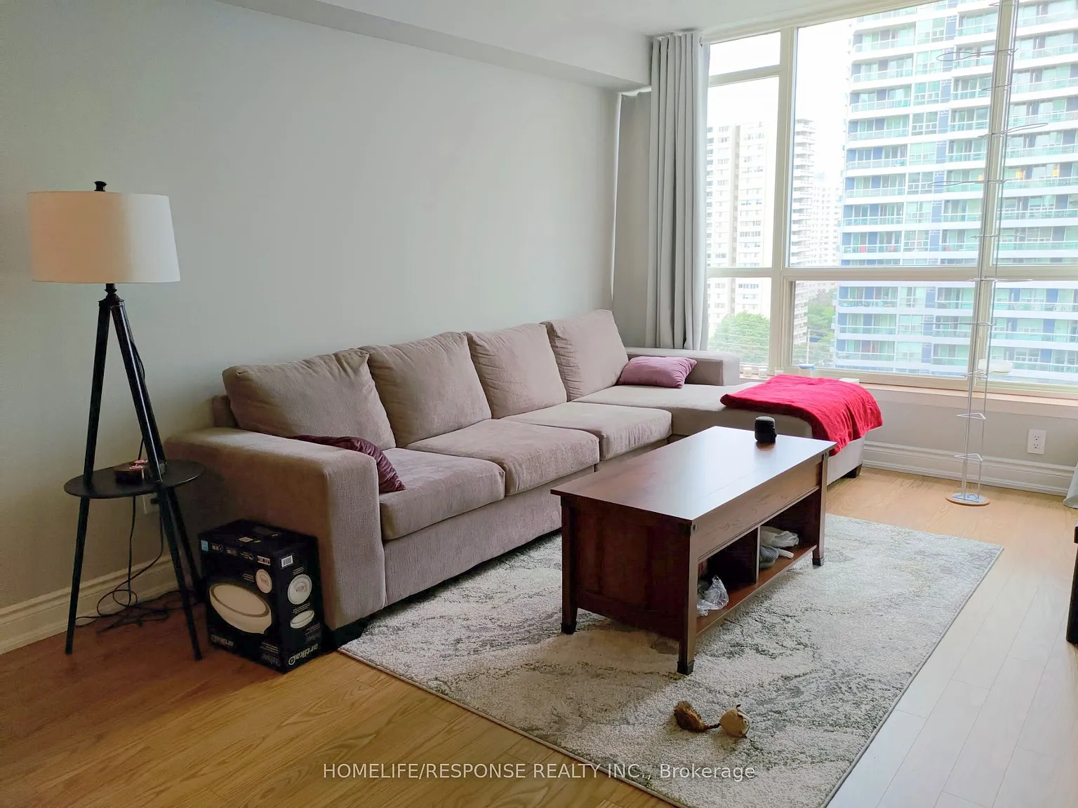55 Elm Dr W — Photo 2