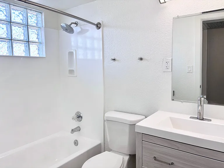 402 N 10th St #13 — Photo 19
