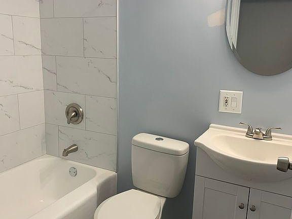 5th image of 1742 W Rosehill Dr #2