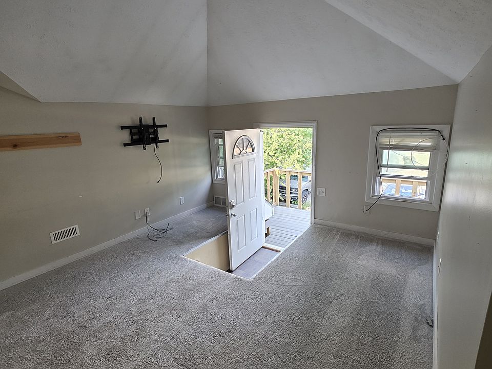 1st image of 322 S 27th St APT 2