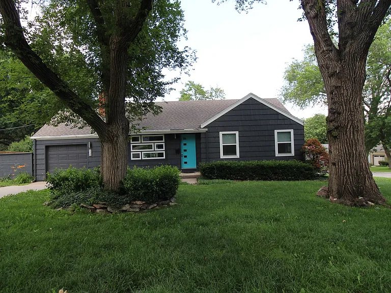 5739 Beverly Ln — Photo 2
