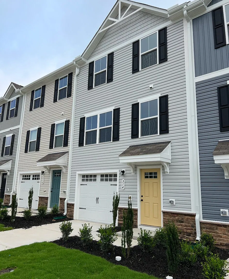 3 bed 2.5 bath Townhome — Photo 1